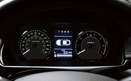 Приборная панель Jaguar XKR