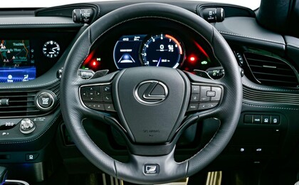 Панель приборов Lexus LS 500 F-Sport 2019