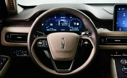 Панель приборов Lincoln Aviator 2019