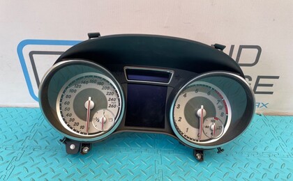 Панель приборов Mercedes-Benz W156 (GLA-класс)