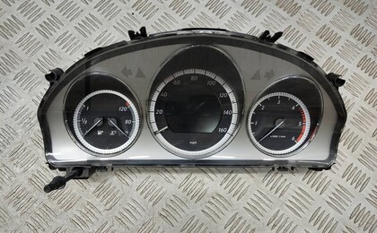 Панель приборов Mercedes-Benz W204 (C-класс)