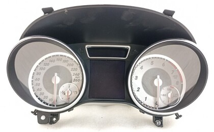 Панель приборов Mercedes-Benz W117 (CLA-класс)