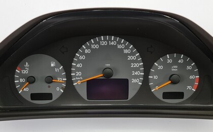 Панель приборов Mercedes-Benz W208 (CLK-класс)