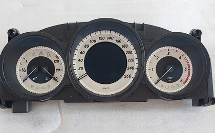 Панель приборов Mercedes-Benz W218 (CLS-класс)