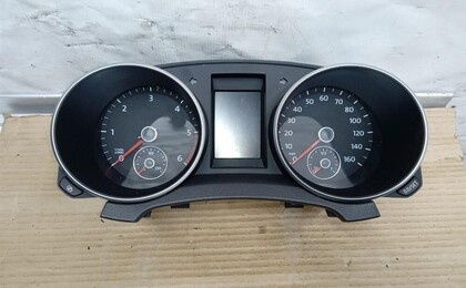 Приборная панель Volkswagen Golf 6 2011 (5K0920972A)