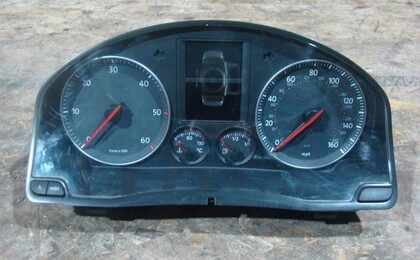 VW Golf 5 Панель приборов 1.9 TDI 1k0920952